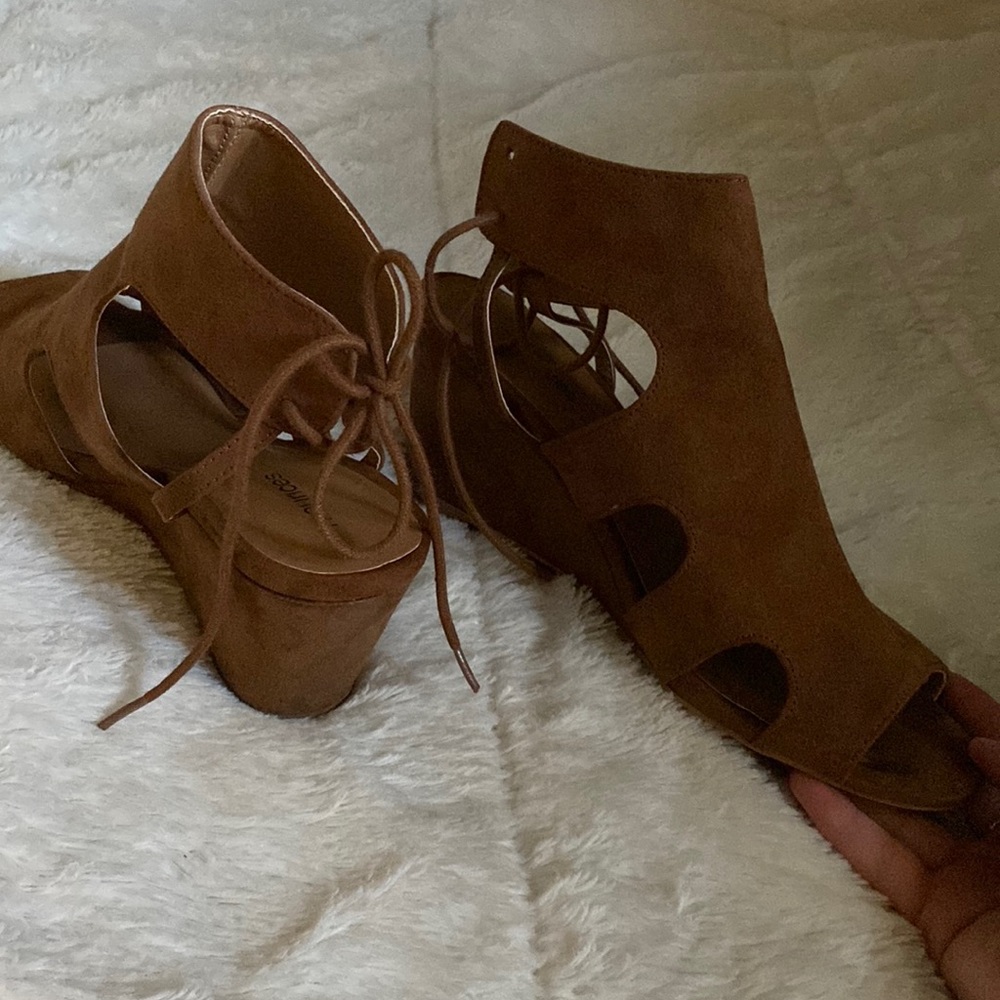 Brown size 9 Maurice’s wedge